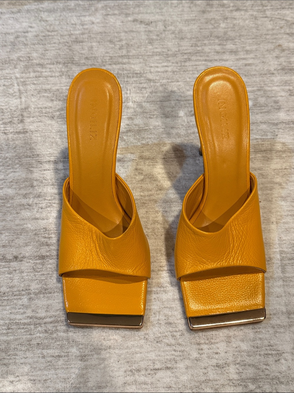 Woman’s orange heels with gold tip women’s size 37
